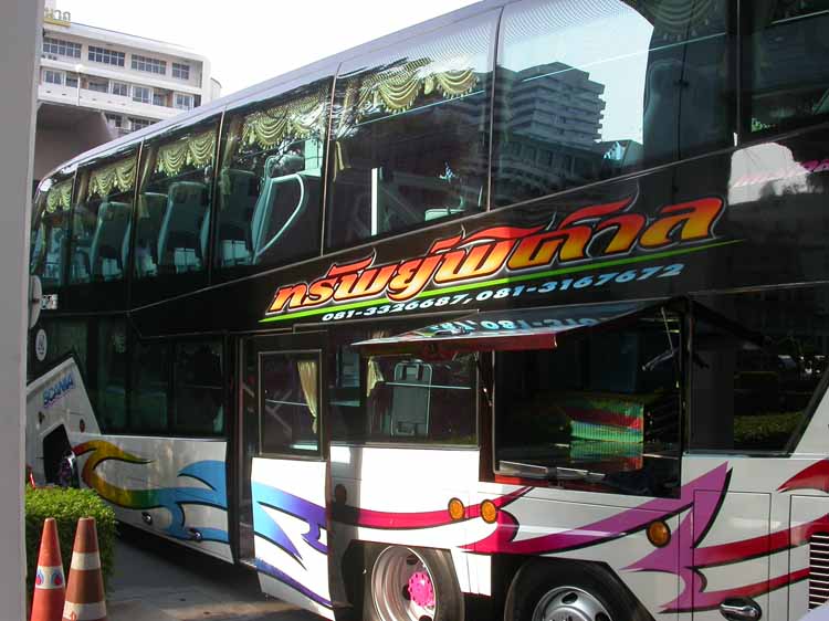 On Touring bus 02.JPG 82.2K